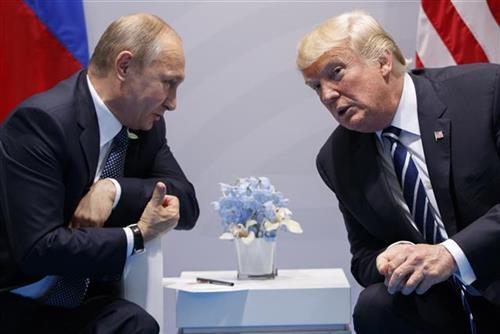 Putin i Tramp Foto: AP Photo/Evan Vucci