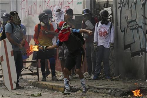 Sukobi u Venecueli Foto: AP Photo/Fernando Llano