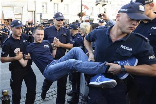 Policija sprečila Marš desničara na Dan armije, Poljska   AP Photo/Alik Keplicz