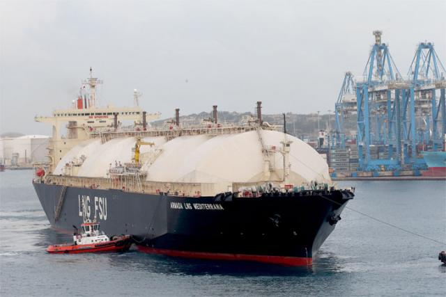 Tankeri LNG gas/EPA/DOMENIC AQUILINA