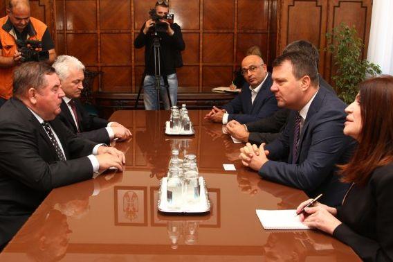 Mirović sa predsednicima Svetske i Evropske sambo federacije Foto: Pokrajinska vlada