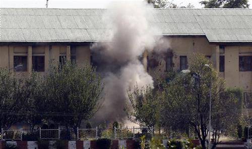 Napad na vojni kamp u Kašmiru Foto: AP Photo/Mukhtar Khan