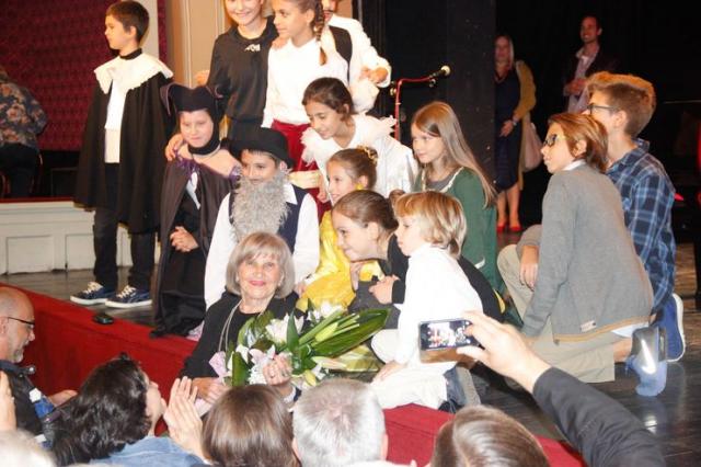 Mira Banjac, sa mladim poklonicima Laze Kostića u Somboru  foto: Privatna arhiva