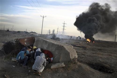 Izraelski vazdušni napad u Pojasu Gaze foto: AP Photo/ Khalil Hamra