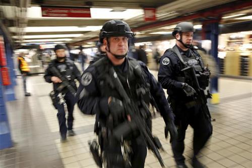 Sigurnosne snage u njujorkškom metrou Foto: AP Photo/Seth Wenig