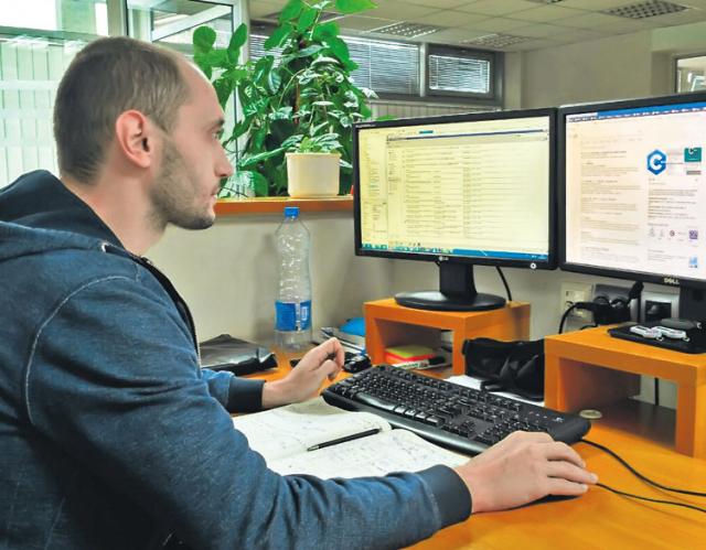 Risto Obradović testira softverska rešenja Foto: Dnevnik.rs