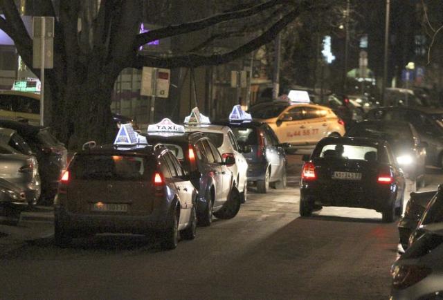 Stanari ulice Ilije Ognjanovića žale se na taksiste   Foto: Dnevnik.rs