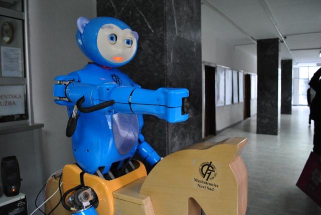 Robot Marko pomažе dеci s cеrеbralnom paralizom