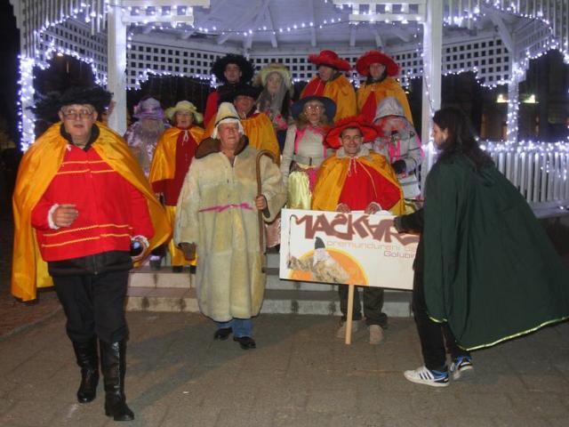 “Novosadska koljada”: Muzika, ples i maske zle duhove oterali Foto: S. Šušnjević