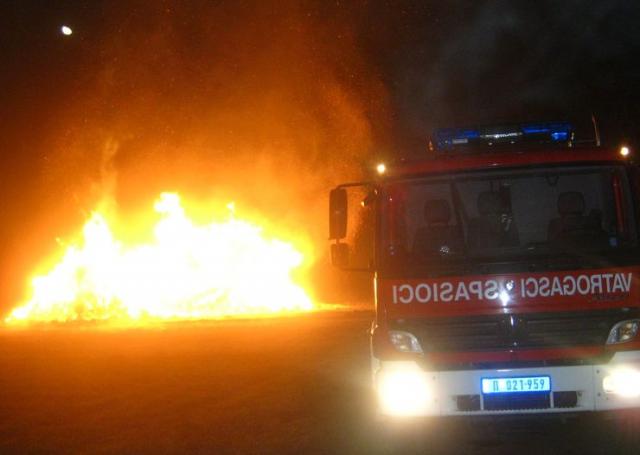 Plamen se uzdizao preko dvadeset metara u visinu foto:Dnevnik.rs/ L. Kiš