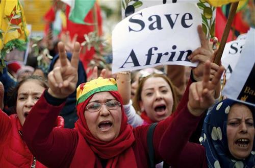 Protesti protiv vojne akcije Turske u provinciji Afrin u Siriji Foto: AP Photo/Bilal Husein