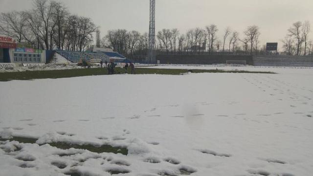 fudbalski teren sneg