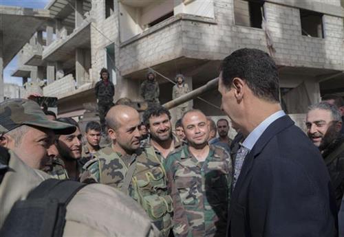 Bašar el Asad u istočnoj Guti Foto: Syrian Presidency Facebook Page via AP