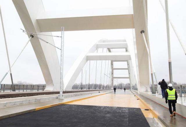Posle 19 godina železnički saobraćaj preko novog Žeželjevog mosta Foto: Pokrajinska vlada