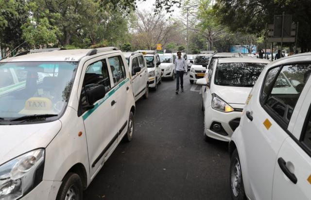 Alternativni taksi foto: EPA / Rajat Gupta