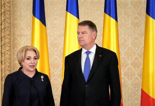 Rumunija, Viorika Dančila  i Klaus Johanis  Foto:  AP Photo/Vadim Ghird