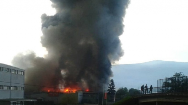 Veliki požar u Mesopromet u Bijelom Polju Foto: Tanjug