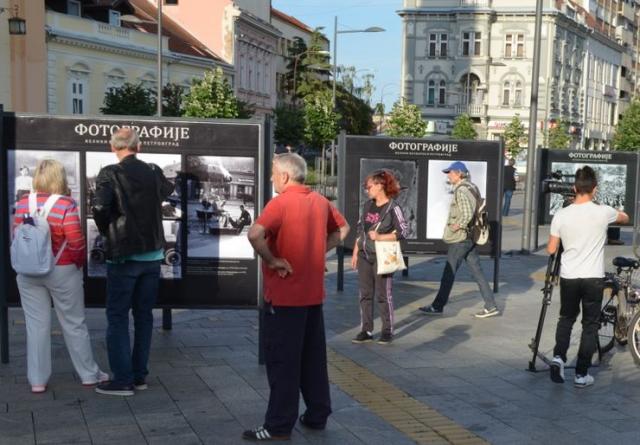 Izložba fotografija na Trgu slobode u Zrenjaninu  Foto: Dnevnik.rs