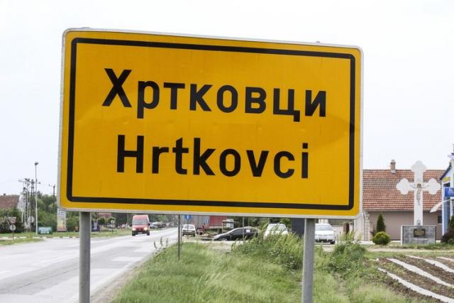 Tabla na ulazu u Hrtkovce Foto: Dnevnik.rs/R. Hadžić