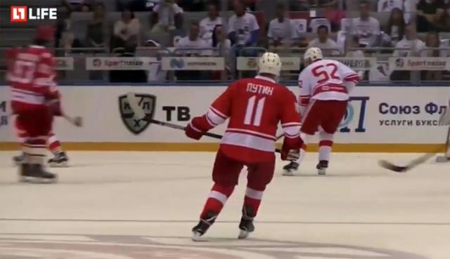 Putin igra hokej u Sociju/jutjub