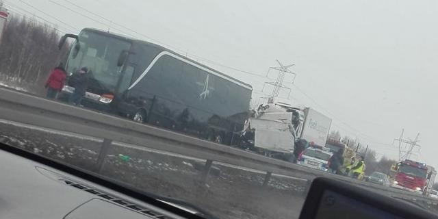 Autobus sleteo s puta, dvoje mrtvih, 27 povređenih Foto: twiter@tvwnewsindia