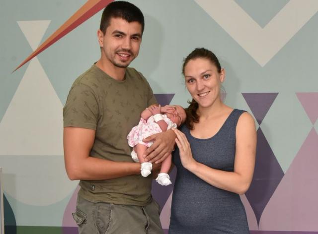 Dejan i Tamara Barić s bebom Petrom Foto: privatna arhiva