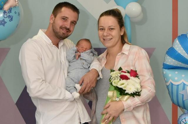 Tata Goran, beba Sergej i mama Jelena Arsenić Foto: privatna arhiva