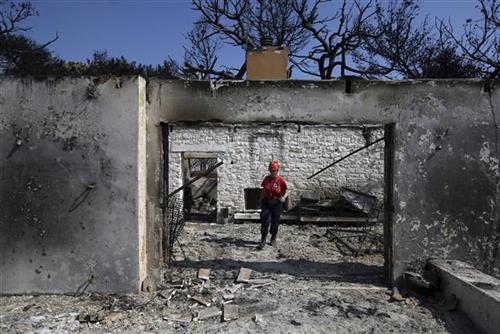 Posledice požara u Grčkoj Foto: AP Photo/Thanassis Stavrakis