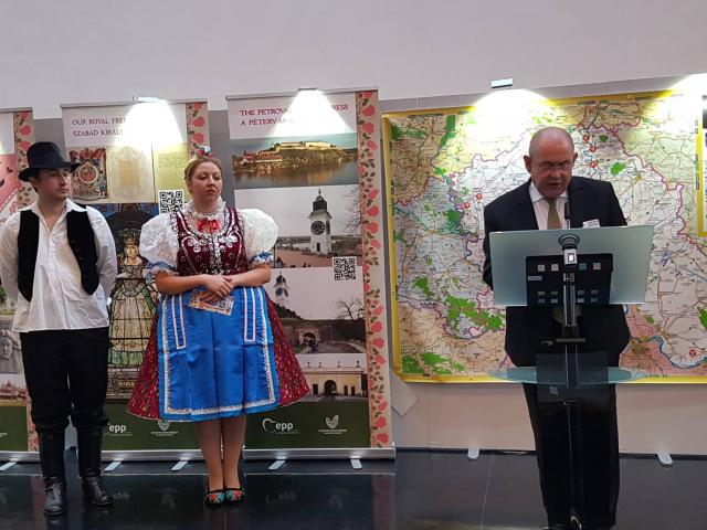 Pastor u Strazburu otvorio izložbu o kulturnom nasleđu vojvođanskih Mađara  Foto: skupstinavojvodine.gov.rs