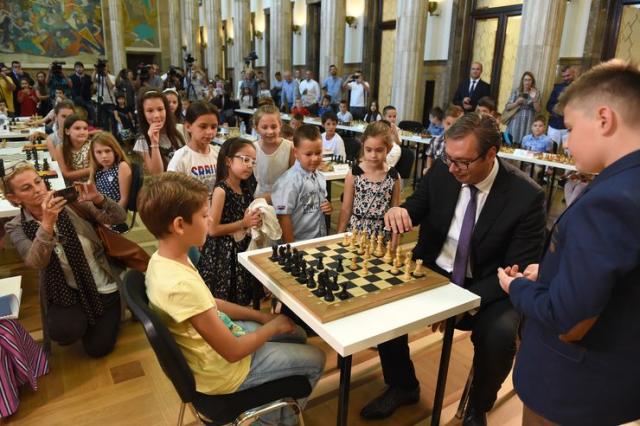 Vučić primio mlade šahiste povodom Dan šaha Foto: Tanjug/ Dragan Kujundzic