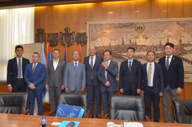 Predsednik Skupštine Grada Novog Sada Zdravko Jelušić primio delegaciju kineske Asocijacije za međunarodnu saradnju Foto: novisad.rs