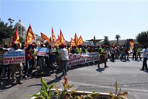 Protest zbog iskorišćavanja migranata na farmama, Italija Foto: Franco Cautillo/ANSA via AP