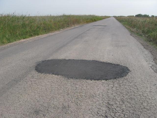 Saniranjem rupa postignuto je da put bude bezbedniji Foto: Dnevnik.rs