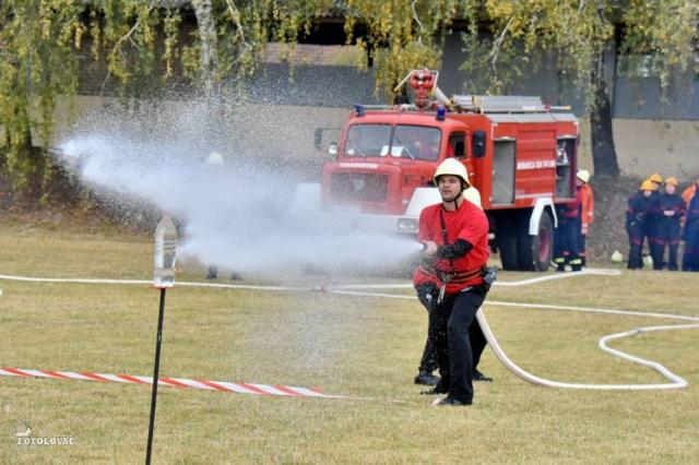 Vežba dobrovoljnih vatrogasaca u Bačkoj Toploi  Foto: Opština Bačka Topola