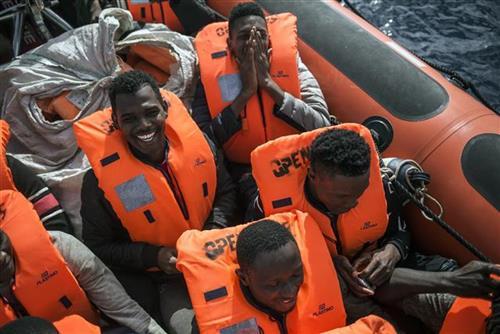 Spasena 32 migranata na Mediteranu  Foto:AP Photo/Javier Fergo