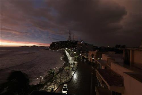   Uragan "Vilja" pogodio meksičku obalu  Foto: AP Photo/Marco Ugarte
