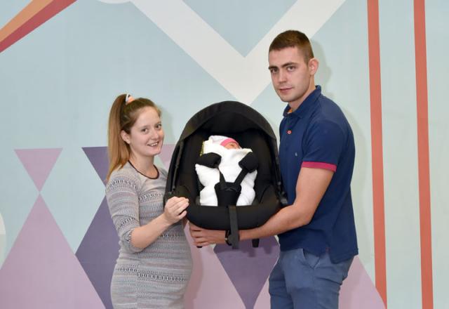 Nikolina i Dejan Gajinović sa bebom Natašom
