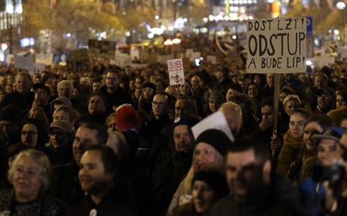 Protesti u Pragu protiv premijera Babiša Foto: AP Photo/Petr David Josek