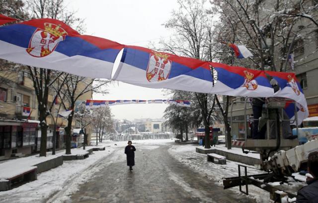 Srpske zastave u Severnoj Mitrovici/Fonet/AP