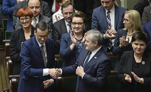 Poljska vlada preživela glasanje u donjem domu parlamenta Foto: AP Photo/Alik Keplicz