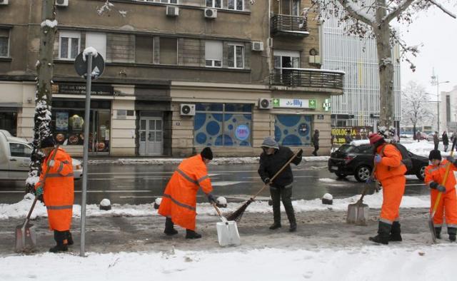  Ručno čišćenje snega Foto: B. Pavković