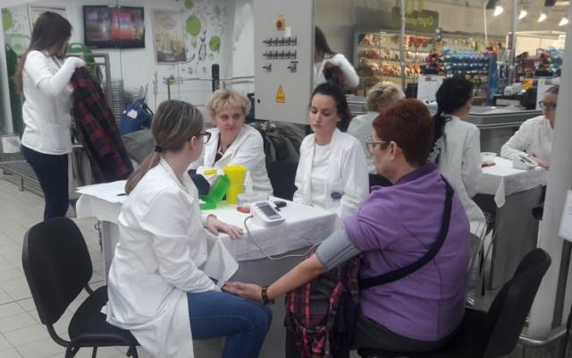 Ekipa Preventivnog centra Doma zdravlja „Novi Sad” ” obavlja besplatne preventivne preglede Foto: B. Pavković