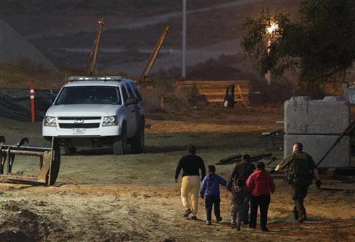 Ilegalni migranati  Foto: AP Photo/Rebecca Blackwell