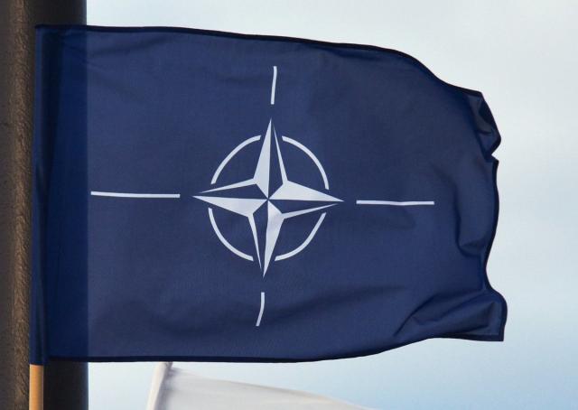 zastava nato, twitter