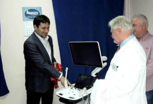 Predaja novog ultrazvučnog aparata u Domu zdravlja Ada    Foto: Opština Ada