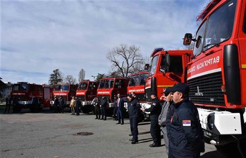Sektoru za vanredne situacije uručena nova vatrogasna vozila Foto: Tanjug/video