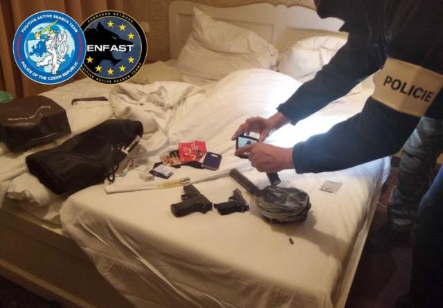 Policija je kod Dera pronašla dva pištolja Foto: Čerška policija