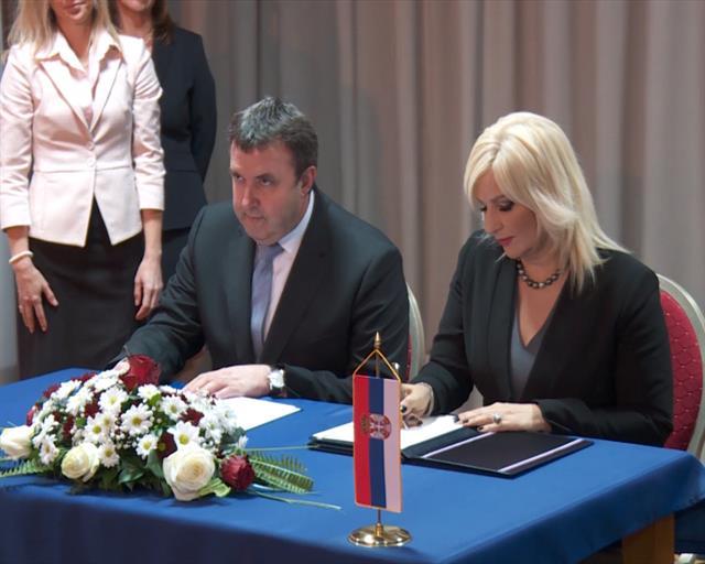 Zorana Mihajlović i Laslo Palkovič potpisali su dva memoranduma Foto: Tanjug/video