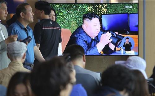 Kim nadgledao lansiranje projektila  Foto: AP foto - Ahn Young-joon
