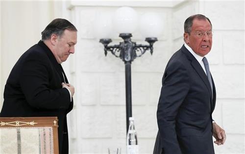 Pompeo i Lavrov u Sočiju Foto: AP Photo/Pavel Golovkin, Pool